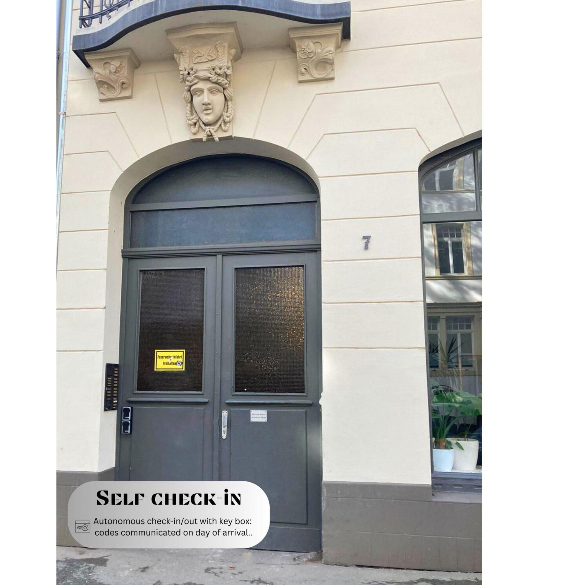 Modern Elegance In Historical City Center Трир Экстерьер фото